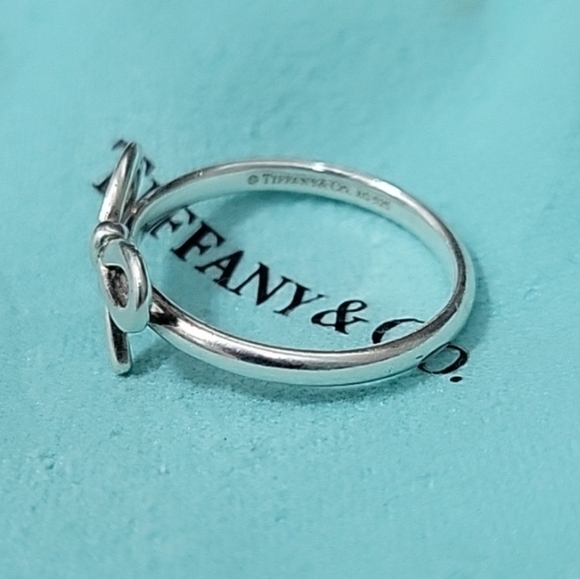 Authentic Tiffany & Co. Bow Ring - Picture 6 of 9